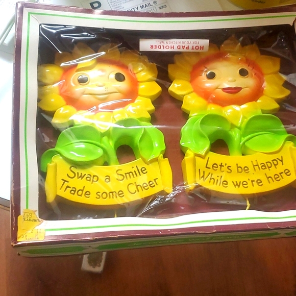 Vintage 1970s chalkware Sunflower pot holder hangers wall art - Picture 2 of 10